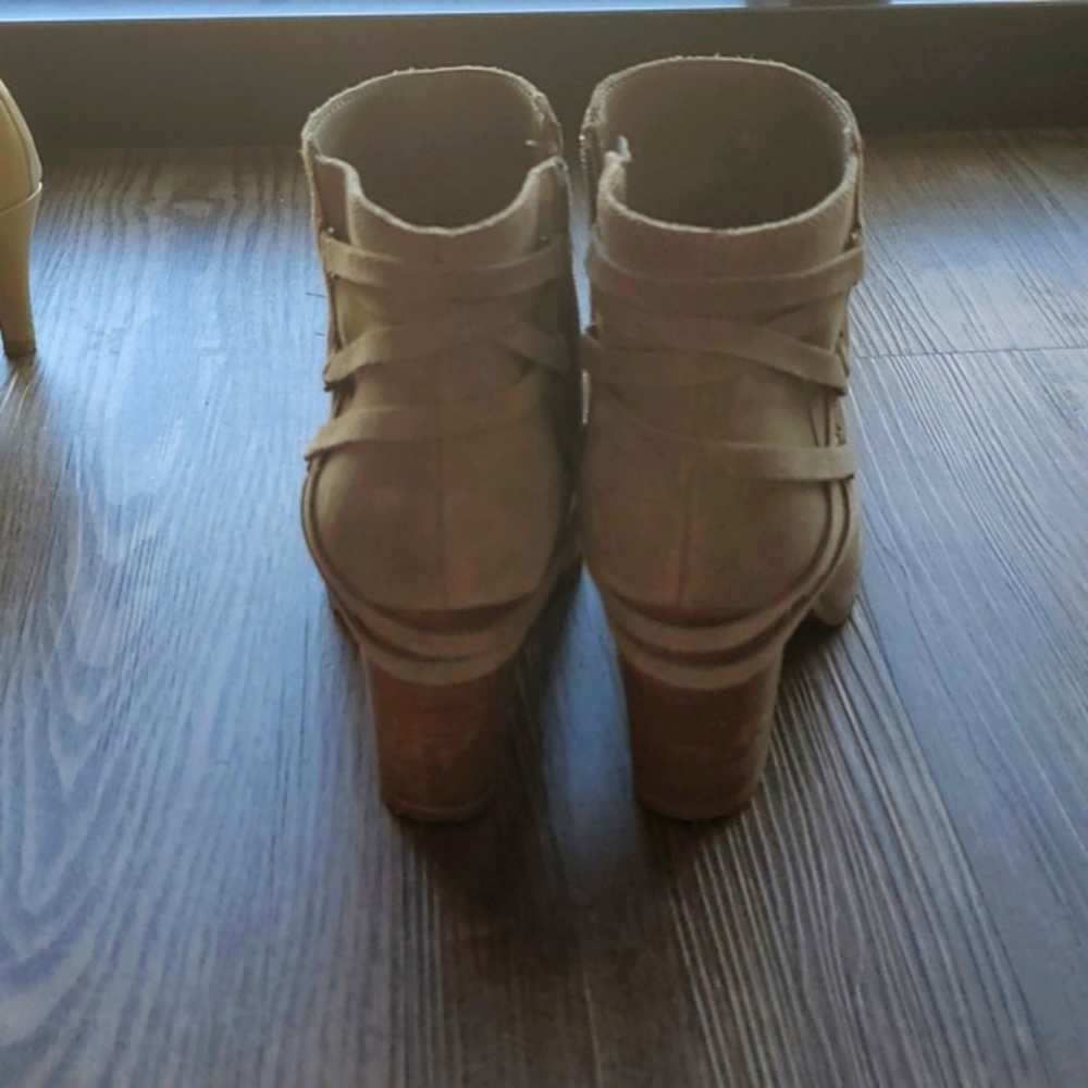 Boots - Picture 3 of 3